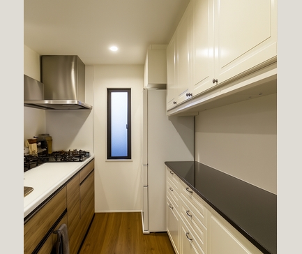 IKEA食器棚カップボード冷蔵庫上収納