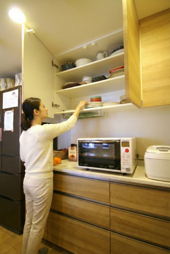 段差のある空間に設置できるカップボード