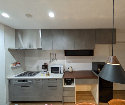 タカラスタンダード「オフェリア」合わせ幅110cmのオーダー食器棚と冷蔵庫上収納あ