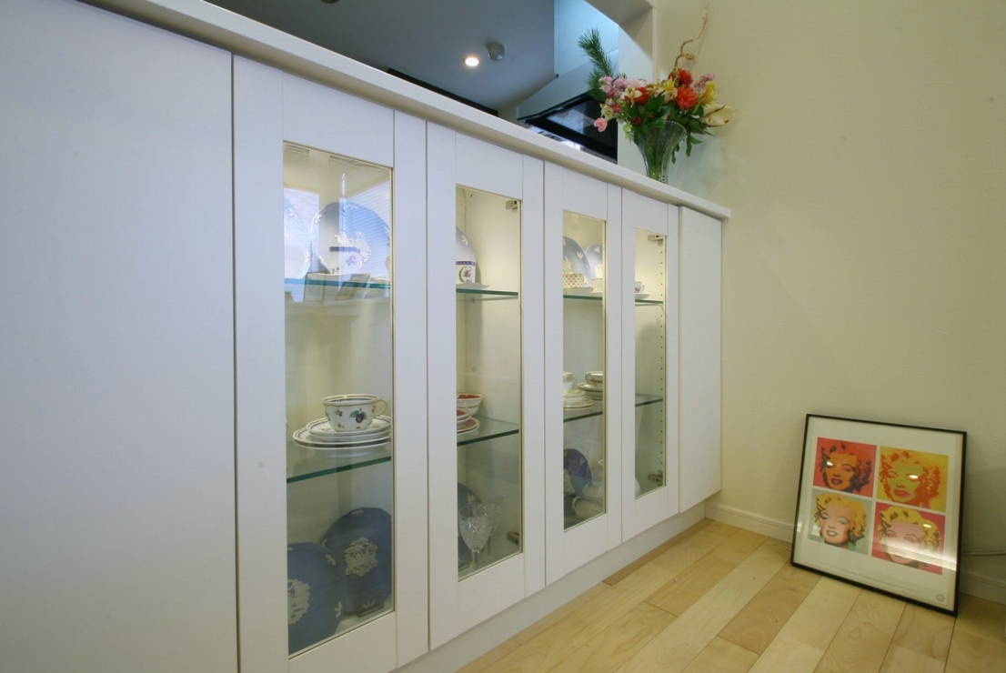 照明付きカウンター下収納