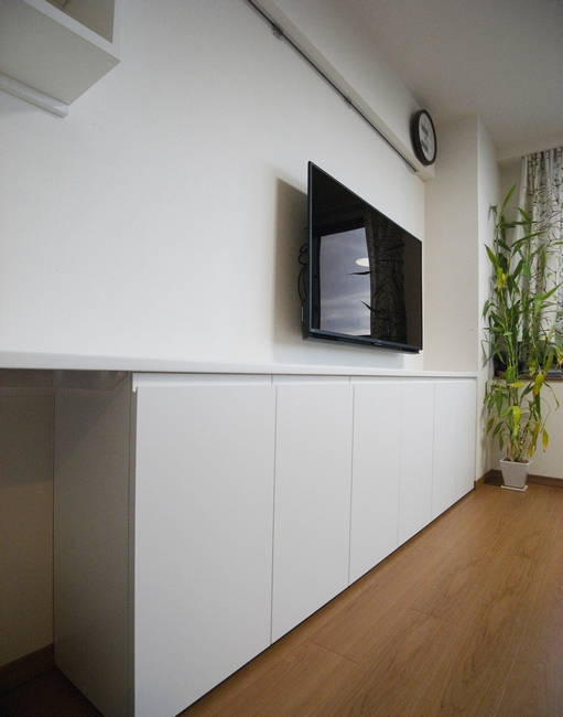 壁に納まる奥行サイズオーダー。スッキリした空間に