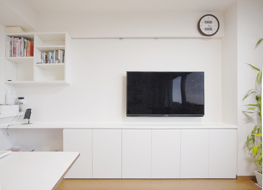 テレビ壁掛け取付とリビングボード|カウンターキャビネット収納