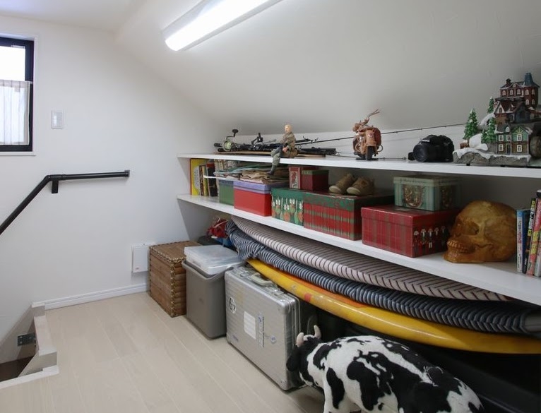 小屋裏収納 棚取付
