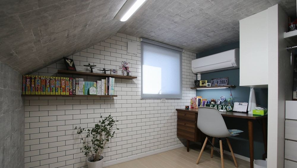 子供部屋の飾り棚取付